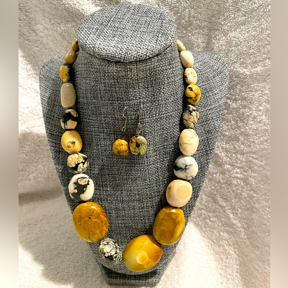 Handcrafted - one of a kind - Mixed graduated stone necklace with earrings